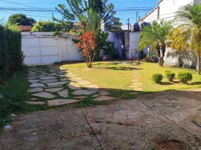 Casa para Venda em Uberlândia, Granada, 2 dormitórios, 1 suíte, 1 banheiro, 4 vagas