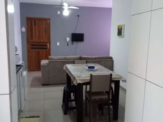 Apartamento com 02 Dormitórios,  Sala Ampla, 01 Vaga de Garagem, aproximadamente 2km da praia da enseada.