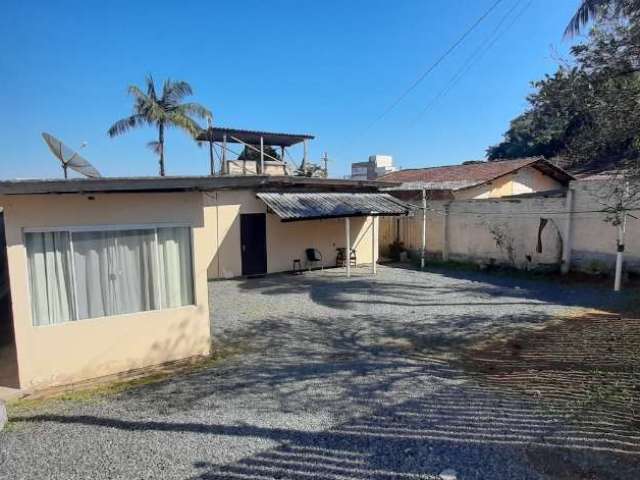 Casa com 2 quartos à venda no Iririú, Joinville  por R$ 420.000