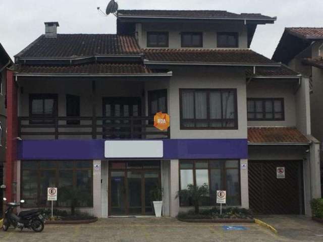 Casa com 3 quartos à venda no Iririú, Joinville  por R$ 1.800.000