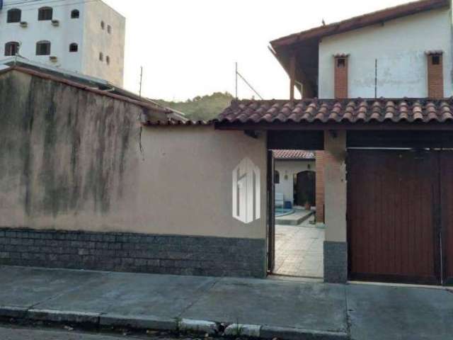 Casa com 4 dormitórios - R$ 1.100.000 - Martim de Sá - Caraguatatuba/SP