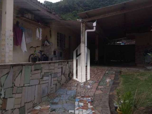 Casa no bairro Olaria em Caraguatatuba