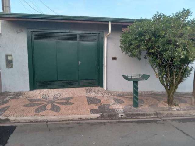 Casa para Venda em Araras, Conjunto Habitacional Heitor Villa Lobos, 3 dormitórios, 1 banheiro, 2 vagas