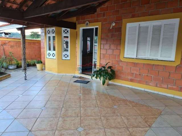 Casa com 2 dormitórios à venda.