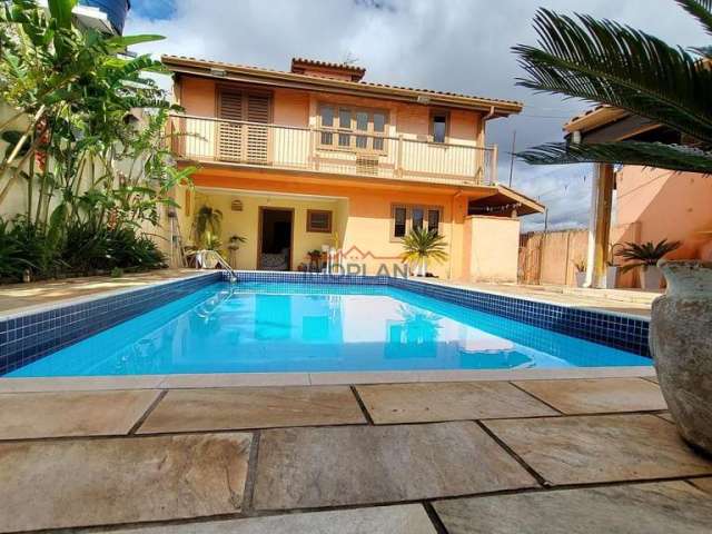 Casa com 3 dormitórios e piscina no Brogota