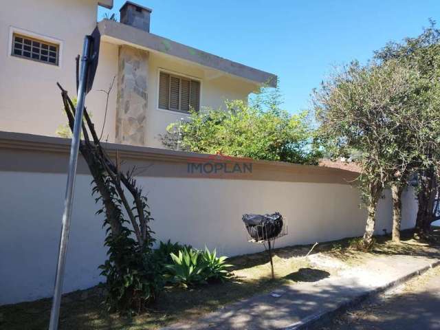 Linda casa à venda com 4 Dormitórios sendo 1 suíte e piscina  em uma ótima local