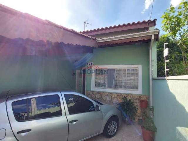 Casa à venda em Atibaia com 2 dormitórios e 1 suíte