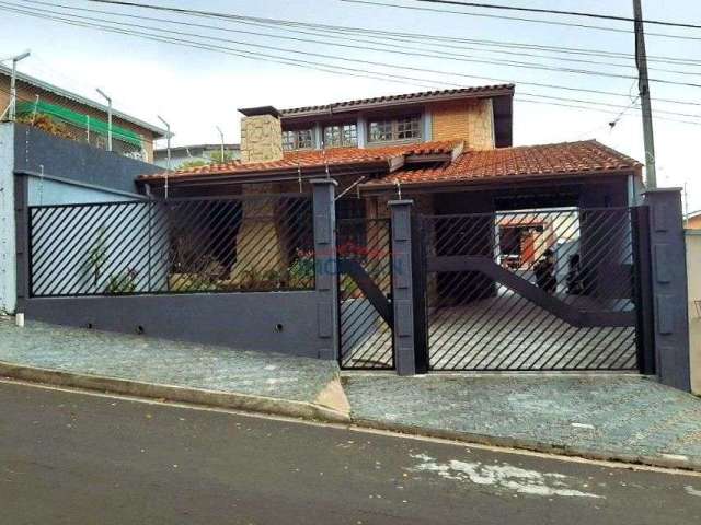 Casa Espaçosa com 4 Dormitórios, Piscina e Varanda Gourmet no Jardim do Lago, At