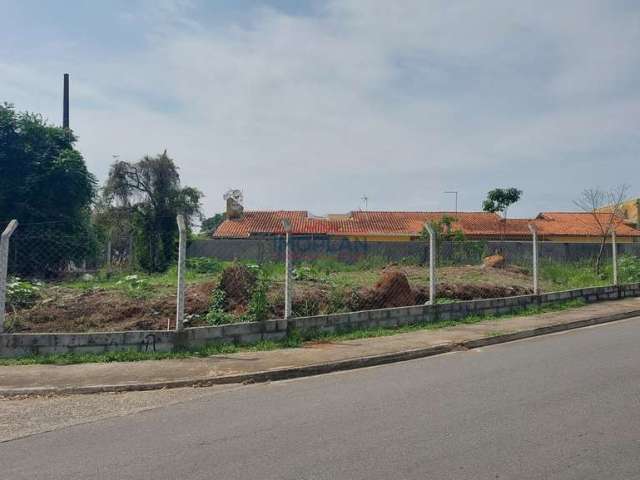 Terreno de esquina no Jardim Colonial