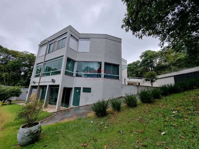 Casa com 3 suites em condominio na serra da cantareira