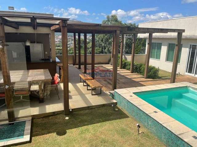 Casa à venda com  291,45 m²com piscina e churrasqueira em ótima localização em A