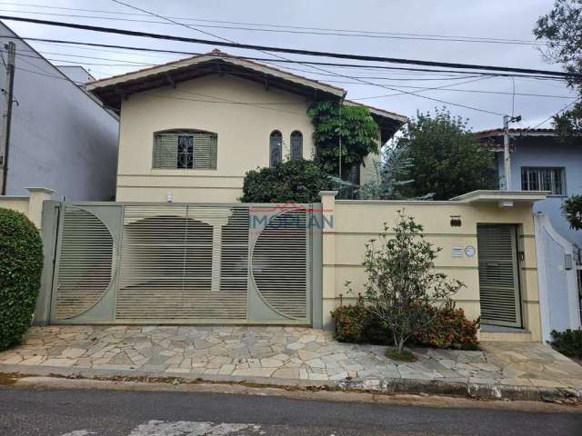 Casa à venda com 3 dormitórios em excelente localização