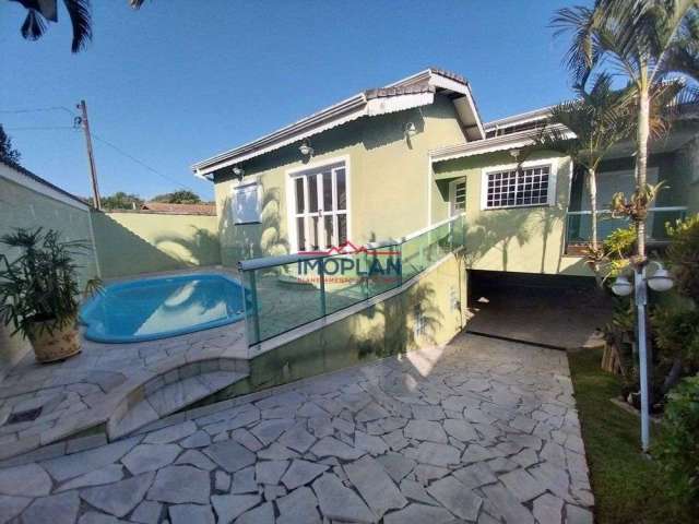 Casa à venda  com 3 Dormitórios 1 suíte com 230 m² com piscina e churrasqueira