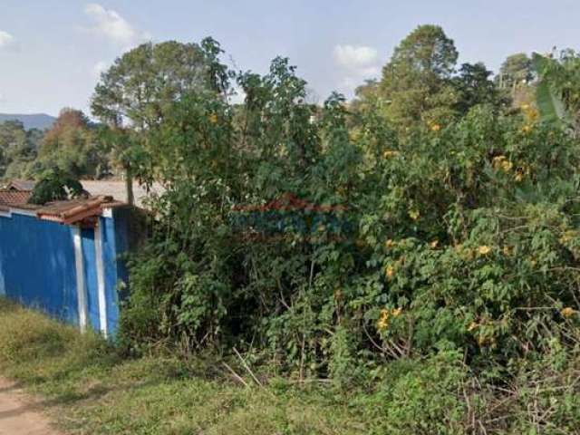 Terreno em declive com área total de 3.915 m² divisa entre Atibaia/SP e Mairipor