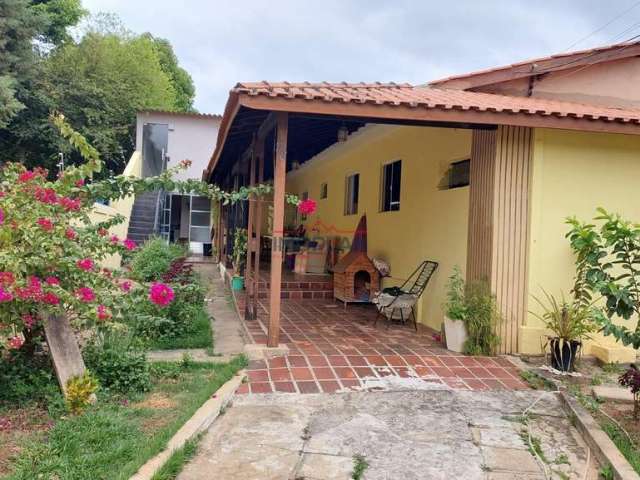 Casa térrea com 3 dormitórios no Atibaia Jardim