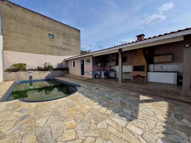 Casa a venda em Atibaia, bairro tranquilo, 3 dormitórios 1 suíte , piscina , chu