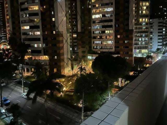 Apartamento no Edifício New Life a uma quadra da Beira Mar