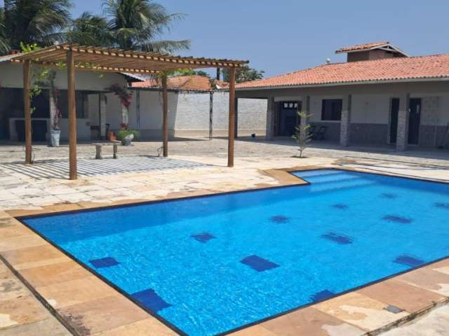 Vende - se Casa Avarandada e com Piscina no Centro de Paracuru