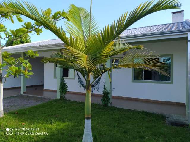 Casa de Alvenaria à Venda – Próxima à Praia e com Ótima Localização!