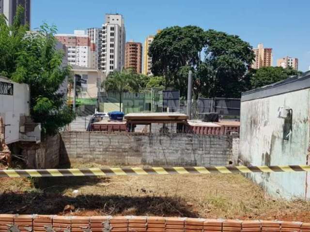 Terreno no Boa Vista atrás do anfiteatro da acirp