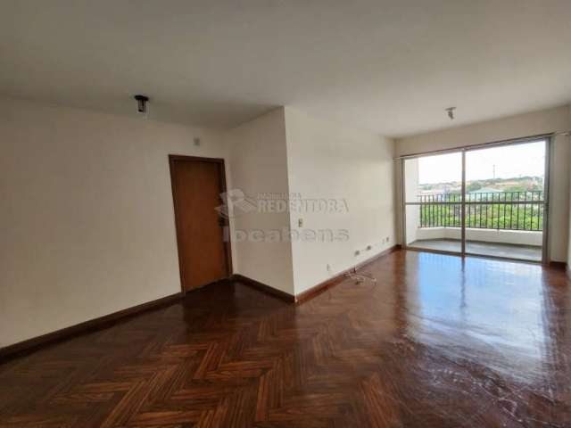 Apartamento de 03 dormitórios na Vila Maceno