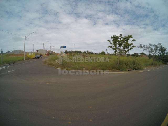 Terreno de esquina comercial no Colina Azul