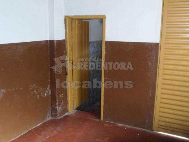 VILA SANTA CRUZ - Perto da Av da Saudade, 3 casas em um mesmo lote, sendo 2 com 2 dorms e uma tipo edícula com 1 dorm