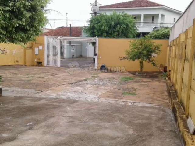 Vila São Judas Tadeu - Casa com 2 dorms, sendo 1 suite, sala, coz, 2 wcs, varanda, amplo quintal, forro em laje, pisos em cerâmica