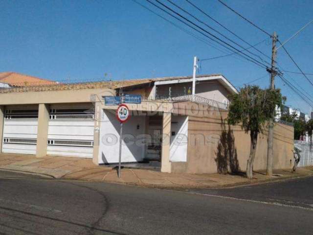 PARQUE INDUSTRIAL - Casa em esquina com 3 dorms, sendo 1 tipo apto, 2 sala ampla, boa para renda já alugada