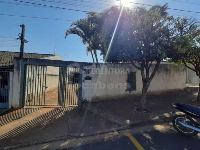 Vila Elmaz - Casa ampla com 5 dormitórios em rua tranquila e de fácil acesso ao restante da cidade