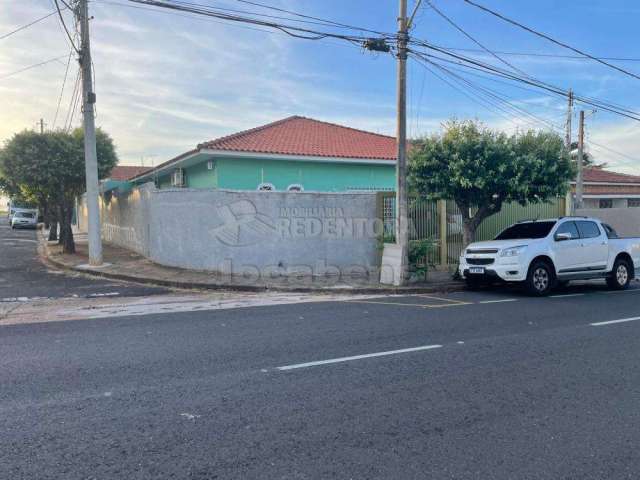 Casa térrea de esquina à venda no bairro Santos Dumont