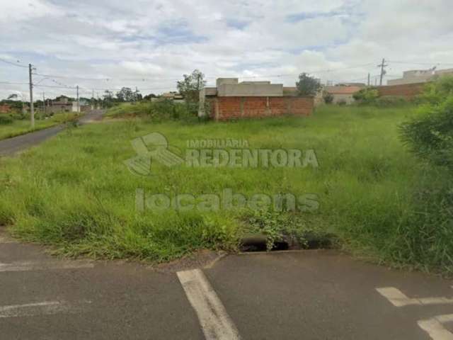 Lote de esquina no Mais Viver com 241m²