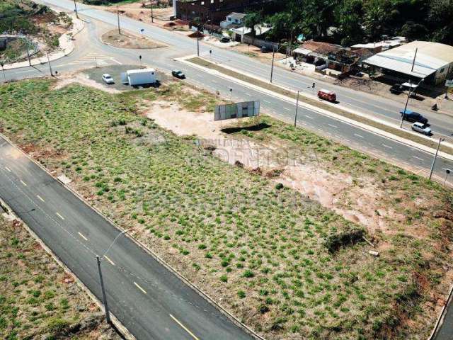 Área em Rio Preto - SP Quadra Fechada com frente para Estrada Municipal