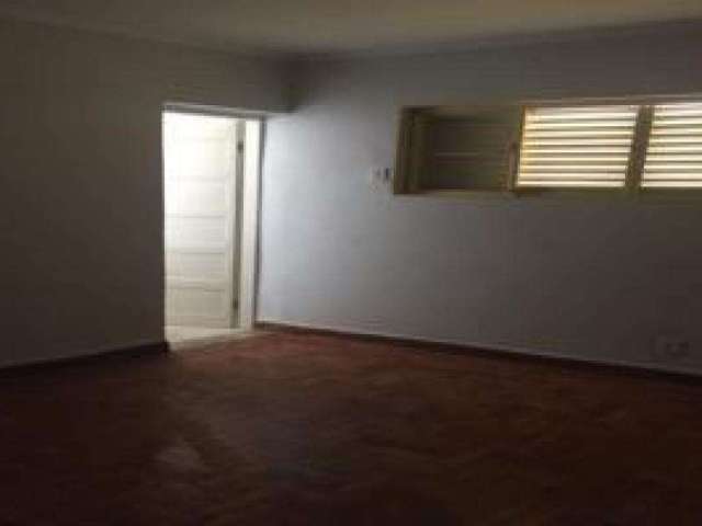 BOA VISTA - Casa em bom local, 3 dorms, mais edícula, necessitando de reforma