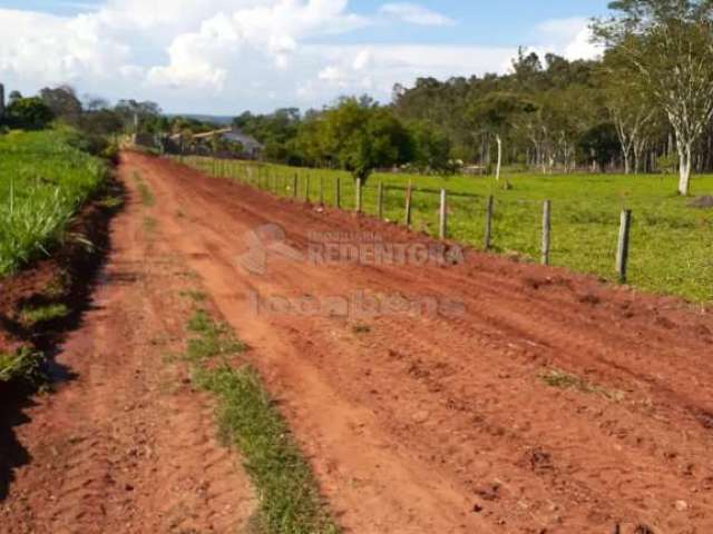 Terreno Área em Mendonça