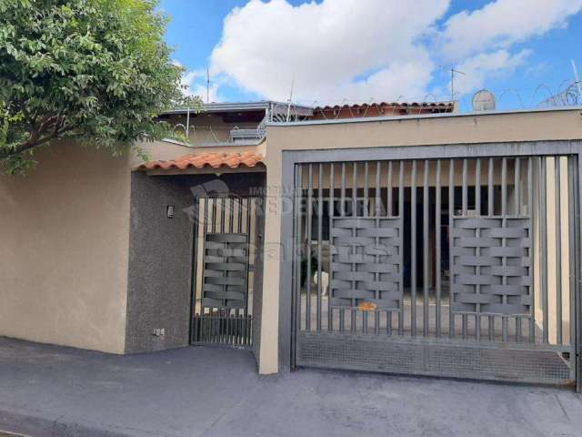 Casa com 2 dormitórios no Jardim Astúrias