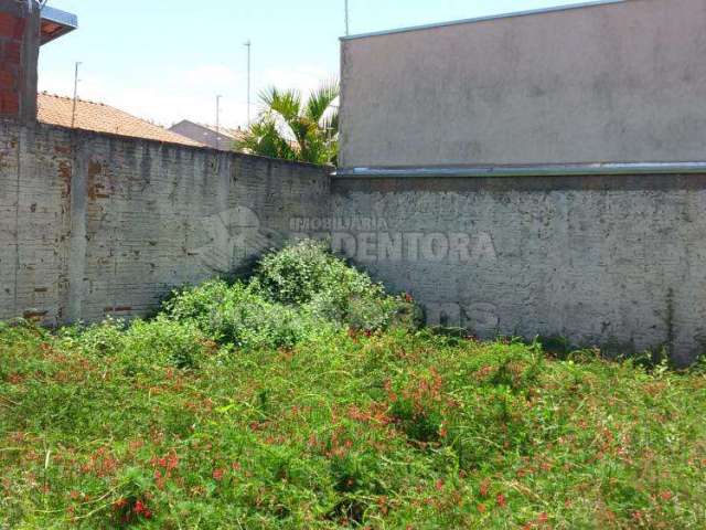 Aroeira II - Casa em bom local, com 2 dorms, sendo 1 tipo apto, quintal