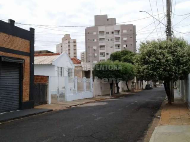 Casa Residencial com 3 Dormitórios - Vila Angélica - Perto do Centro