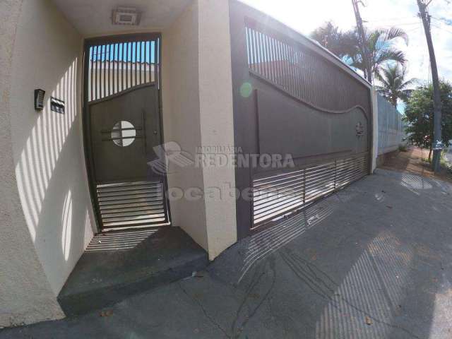 Casa de 3 dormitórios, sendo 1 tipo apartamento, armários embutidos no bairro Vila Santa Tereza