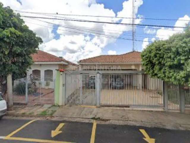 Casa Residencial e Sobrado aos Fundos - Vila Maria