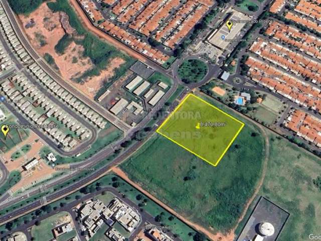 Excelente área para empreender com 8470 m² em região cercada por comércios e condomínios