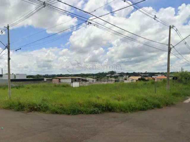 Lote comercial de esquina com 446m² no Empresarial Spotti