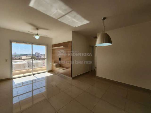 Excelente apartamento de 03 dormitórios localizado no Edifício Akadia.