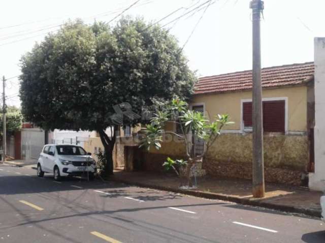 Perto da Marginal da W. Luiz - casa antiga com, bom local, fácil acesso