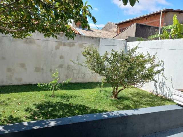 Venda de Casa com 02 dormitórios no bairro Jardim Santo Antônio.