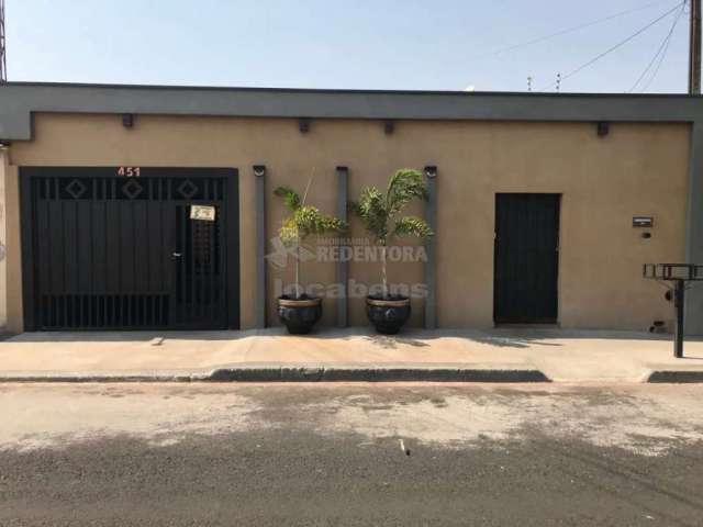 Excelente Casa Residencial para Venda - 4 Dormitórios / Solo Sagrado I