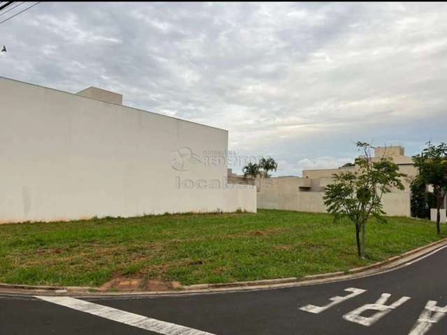 Terreno de esquina frente para área de lazer no Village Damha III