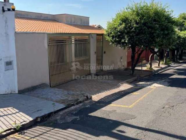 Venda de Casa com Edícula localizada no Bairro Cidade Jardim.