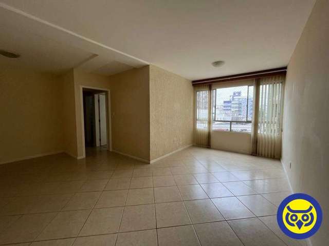 Apartamento com 03 dormitórios em Coqueiros