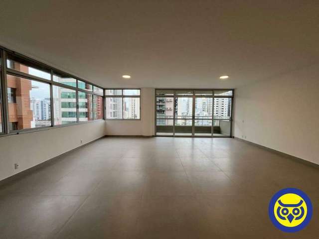 Apartamento com 04 dormitórios no Centro